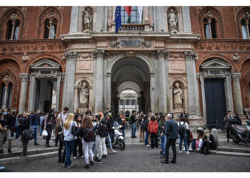 La Statale di Milano: "Online non si possono sostenere"