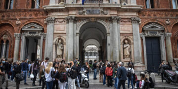 La Statale di Milano: "Online non si possono sostenere"