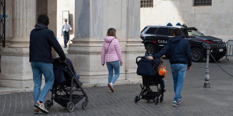 Sempre più i padri che vorrebbero. Benefici per bimbi e famiglie