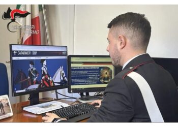 Ha provato a farsi versare 500 euro da un ragazzo del Fermano