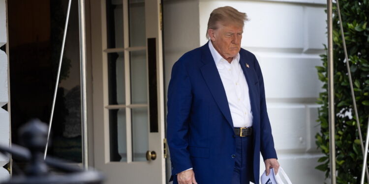 Bloomberg riferisce del presidente a bordo dell'Air Force One