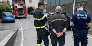 E' accaduto nel Bergamasco. A dare l'allarme il figlio 20enne