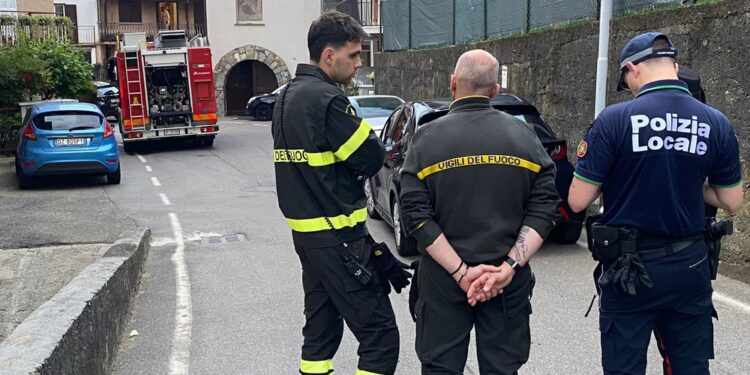 E' accaduto nel Bergamasco. A dare l'allarme il figlio 20enne