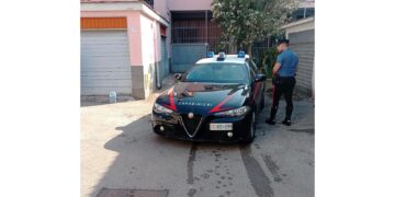 Si salvano mamma e fratello che erano su un altro piano