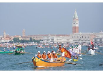 Oltre 7mila vogatori partecipano alla maratona remiera
