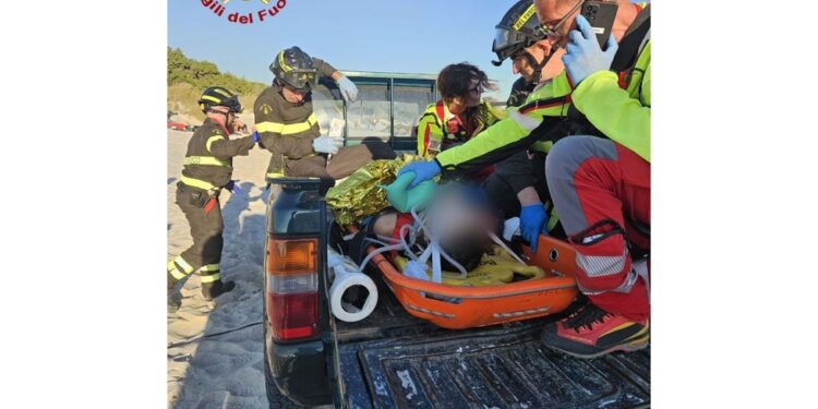 Spinto da una folata mentre riponeva attrezzatura di skysurf