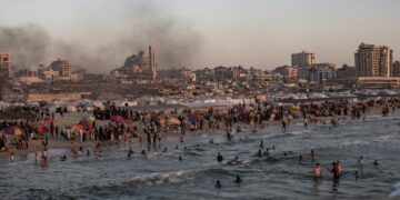 Pioggia di bombe a ovest di Gaza city