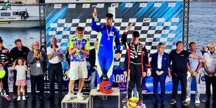 Il podio della gara di Brindisi, con la vittoria del comasco Andreani