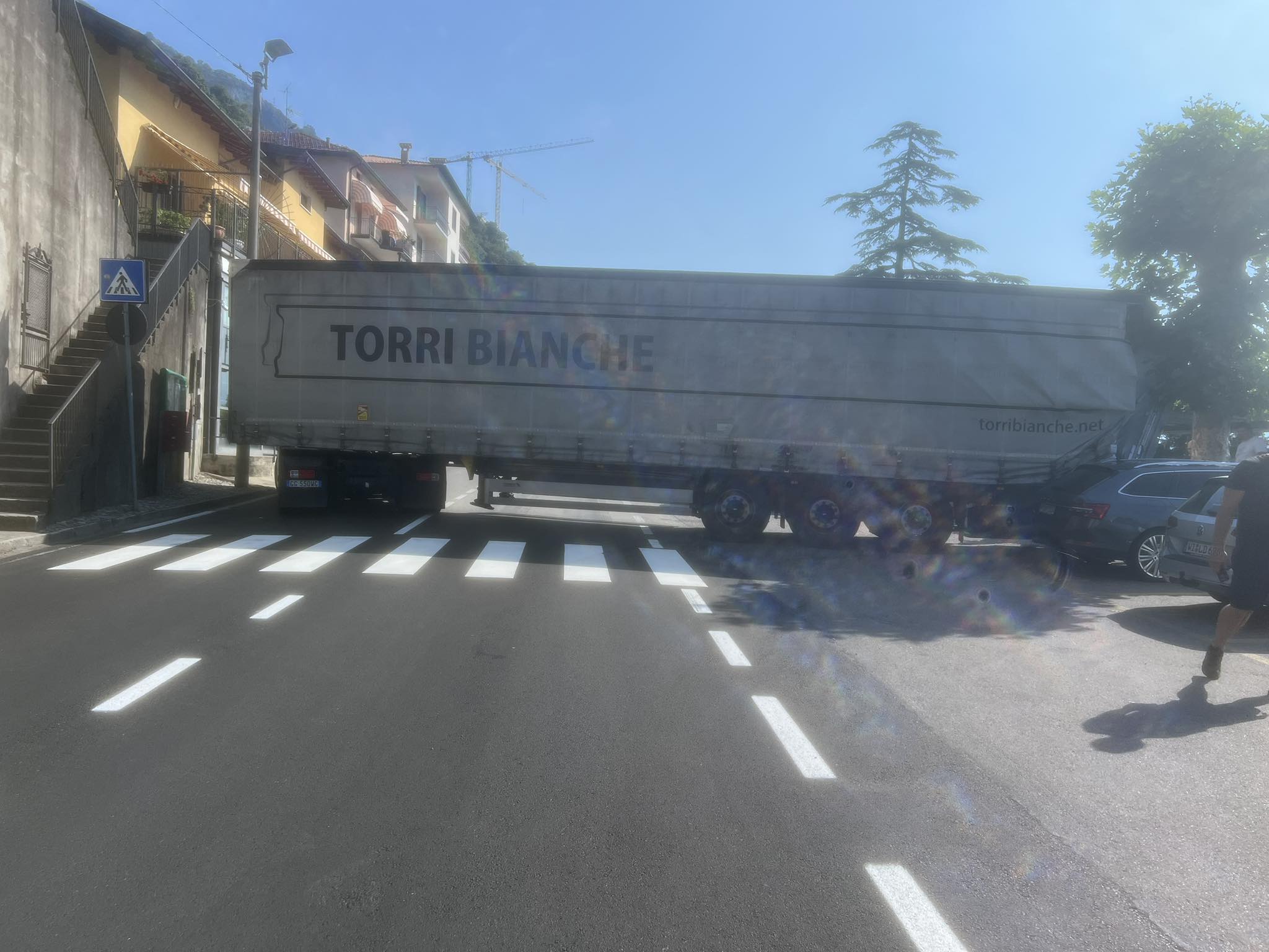 Tir e bus bloccati sulla Regina, traffico in tilt
