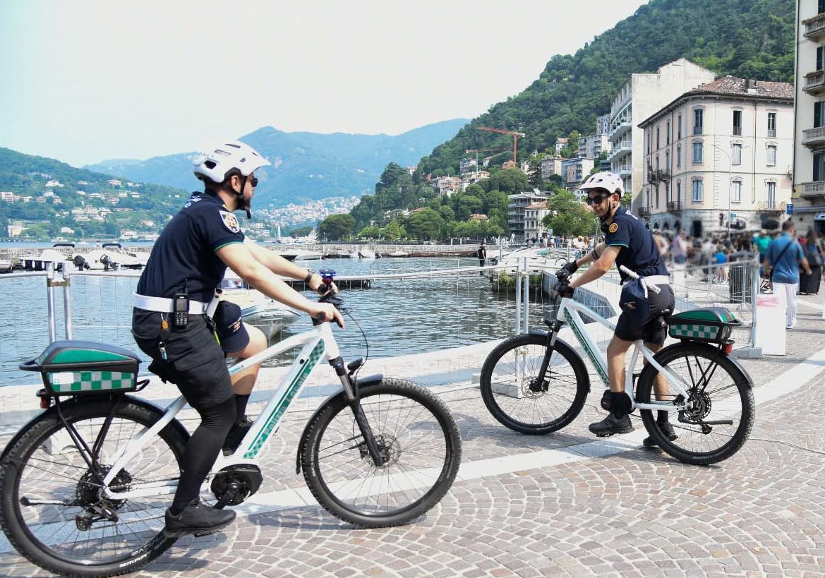 Stop ai “buttadentro”, dieci multe in poche ore a Como