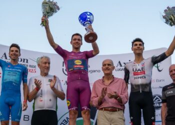 Il podio della gara ticinese, con Pedersen, Fortunato e Baroncini