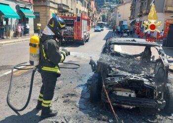 auto incendiata