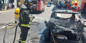 auto incendiata