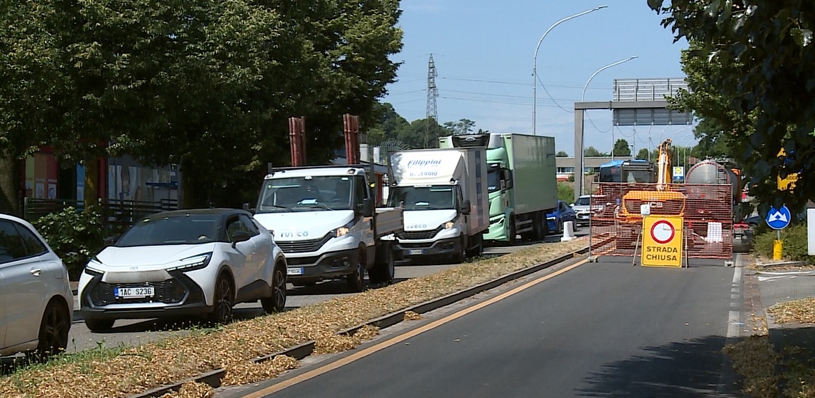 Como, partiti i lavori in via Cecilio: chiusa per due mesi la corsia in direzione A9