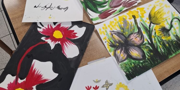 “Colori che incontrano”, mostra di dipinti realizzati dagli ospiti della Casa