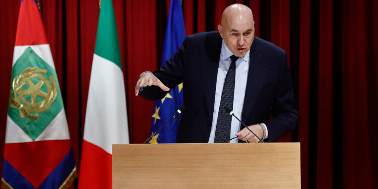 L'annuncio di Crosetto alla base aerea di Decimomannu