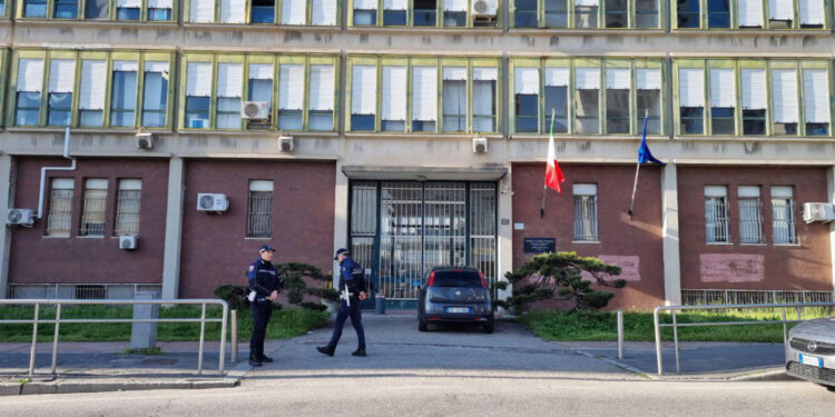 Sono al Beccaria. Sempre grave il ragazzo ferito