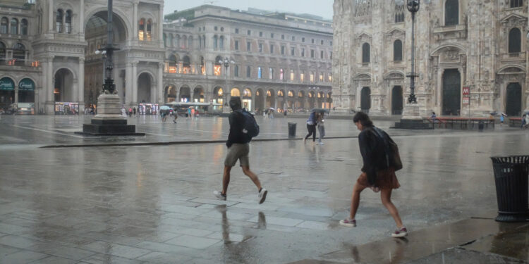 Nuova allerta meteo fino a domani mattina