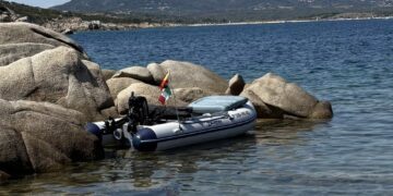 Dopo lo sbarco di un gomone a pochi metri dalla spiaggia