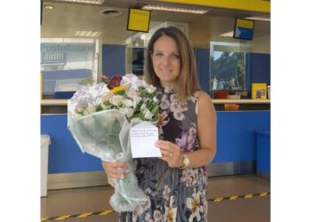 Dopo qualche giorno manda fiori e un biglietto: "Grazie"