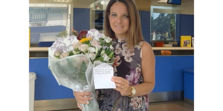 Dopo qualche giorno manda fiori e un biglietto: "Grazie"