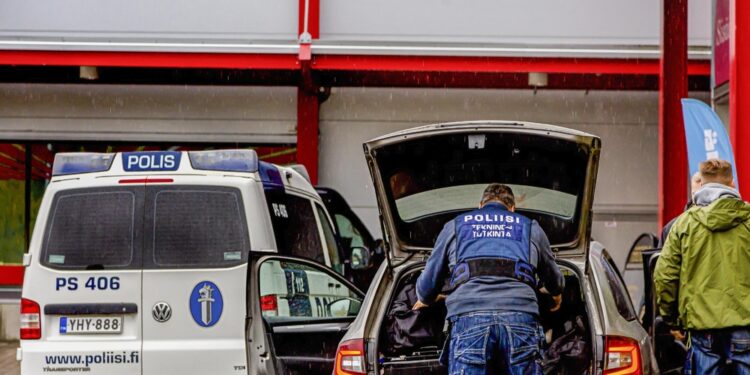 Un uomo fermato dalla polizia a Tampere
