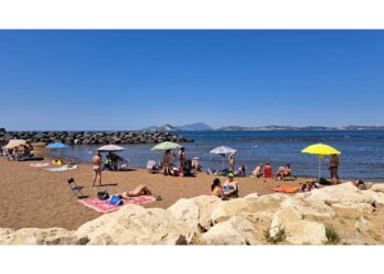 La scossa di terremoto non svuota i lidi flegrei