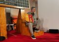"La letteratura è contraddire la versione ufficiale"