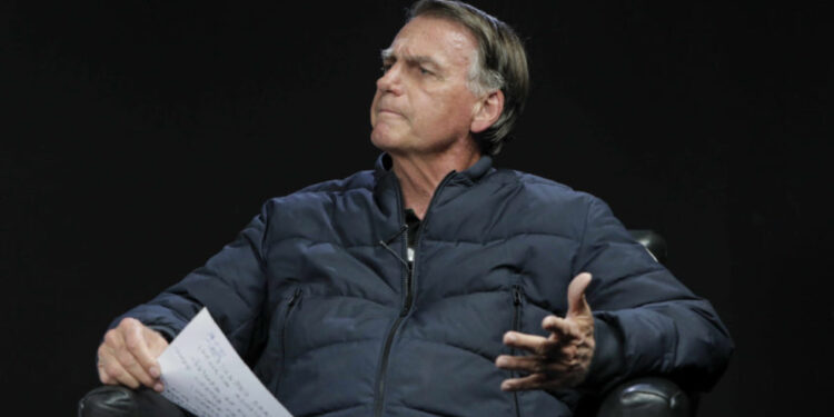L'ex presidente rischia 43 anni di carcere per tentato golpe