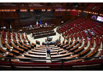 Per la sospensione i contrari sono stati 142