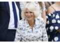 Una foto sorridente celebra la ricorrenza della regina