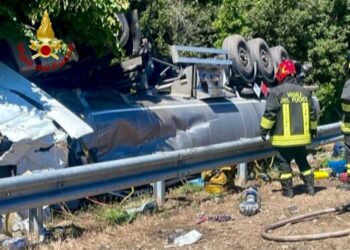 Chiuso tratto di autostrada a causa dei vapori