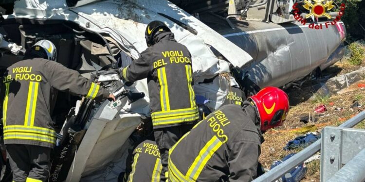 Traffico viene fatto uscire tra caselli Viareggio e Pisa Nord