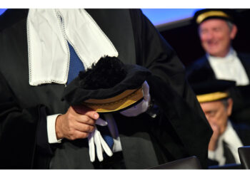 'Non fondata legittimità costituzionale dell'articolo 385'