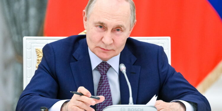 Peskov: 'Faccia pressione sull'Ucraina'