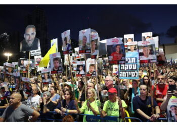 Appelli a Netanyahu e Trump. Proteste anche in altre città