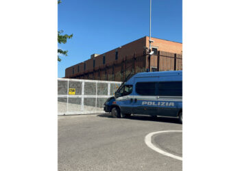 Sappe 'Facevano esplodere bombolette gas e incendiavano teli'