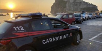 A Ischia scooter parcheggiato su marciapiedi dalla 75enne