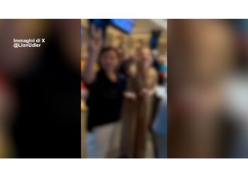 L'episodio in un'area di sosta lungo l'autostrada nel Milanese