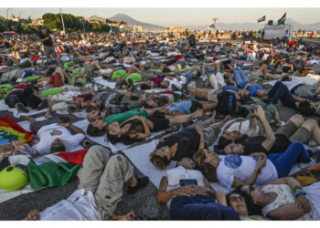 "Tutti giù per terra"
