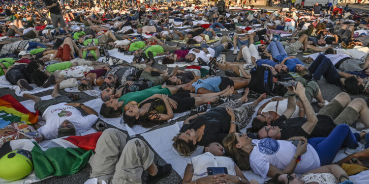 "Tutti giù per terra"