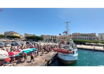 'A bordo 21 attivisti internazionali sono detenuti illegalmente'