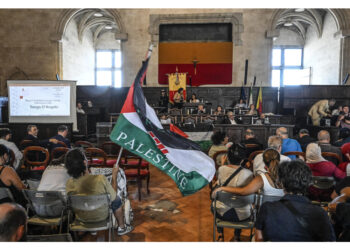 "Il Comune blocchi ogni accordo con Israele e le sue imprese"