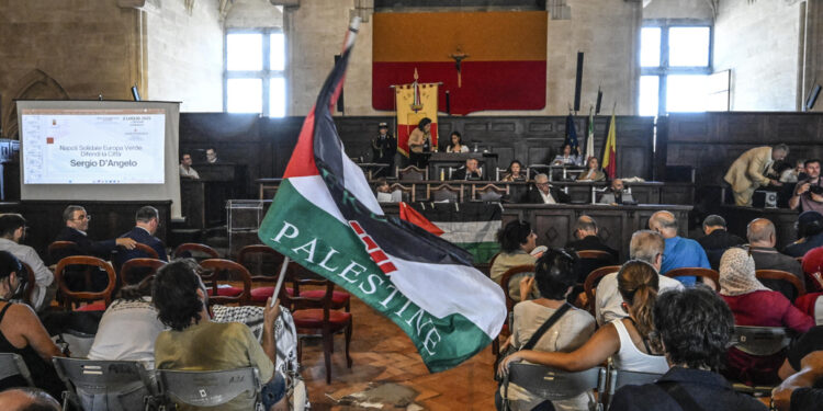 "Il Comune blocchi ogni accordo con Israele e le sue imprese"