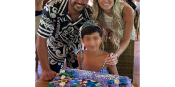 Lo scatto al compleanno. Il bimbo