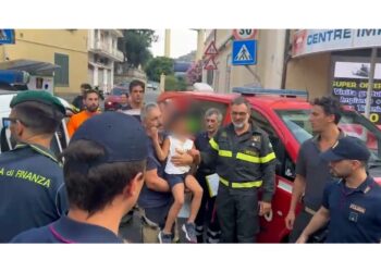 Insieme in ambulanza verso l'ospedale per accertamenti