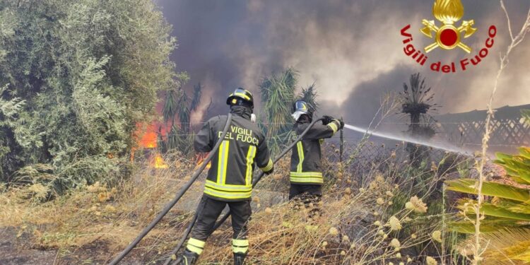 Vigili del fuoco al lavoro
