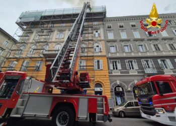 Dopo ore di lavoro inquilini rientrati in casa