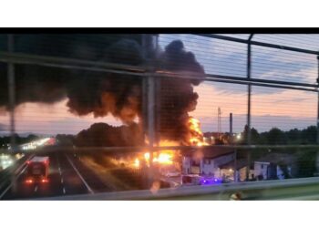 Le fiamme scoppiate ieri sera