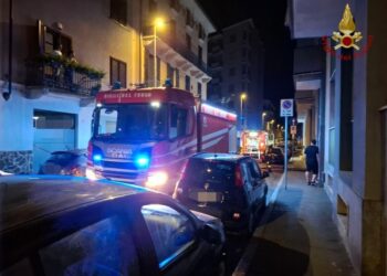 Un denso fumo ha invaso la tromba delle scale